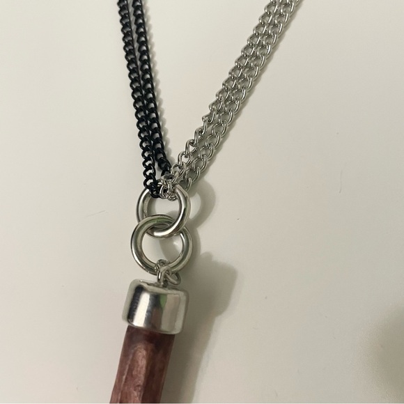 Guess Two Tone Chain Wood Look Horn Necklace - Picture 4 of 16